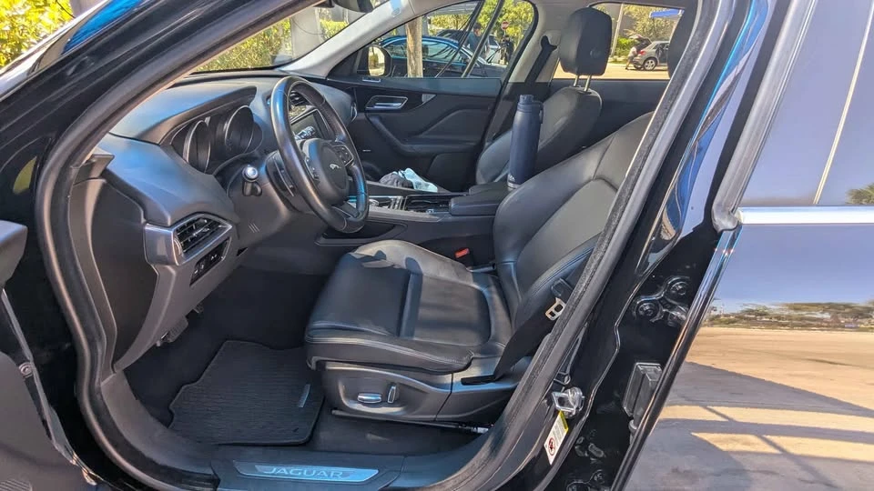 2020 Jaguar F-Pace - Image 15 of 20