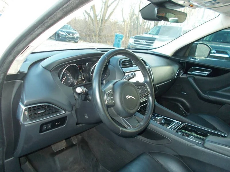 2020 Jaguar F-Pace - Image 5 of 11