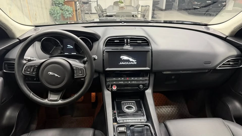 2020 Jaguar F-Pace - Image 10 of 19