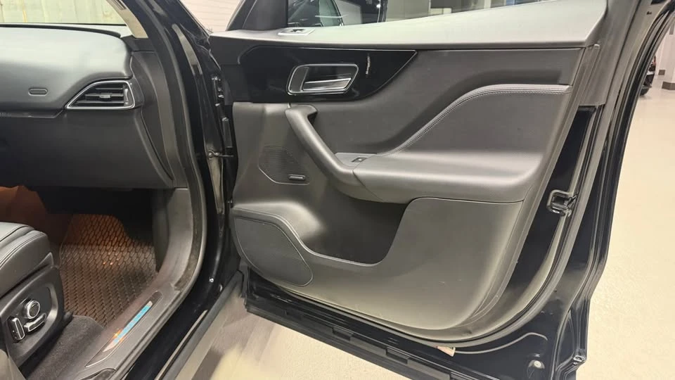 2020 Jaguar F-Pace - Image 15 of 19