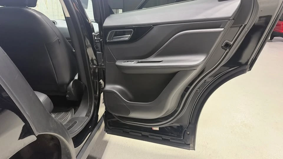 2020 Jaguar F-Pace - Image 18 of 19