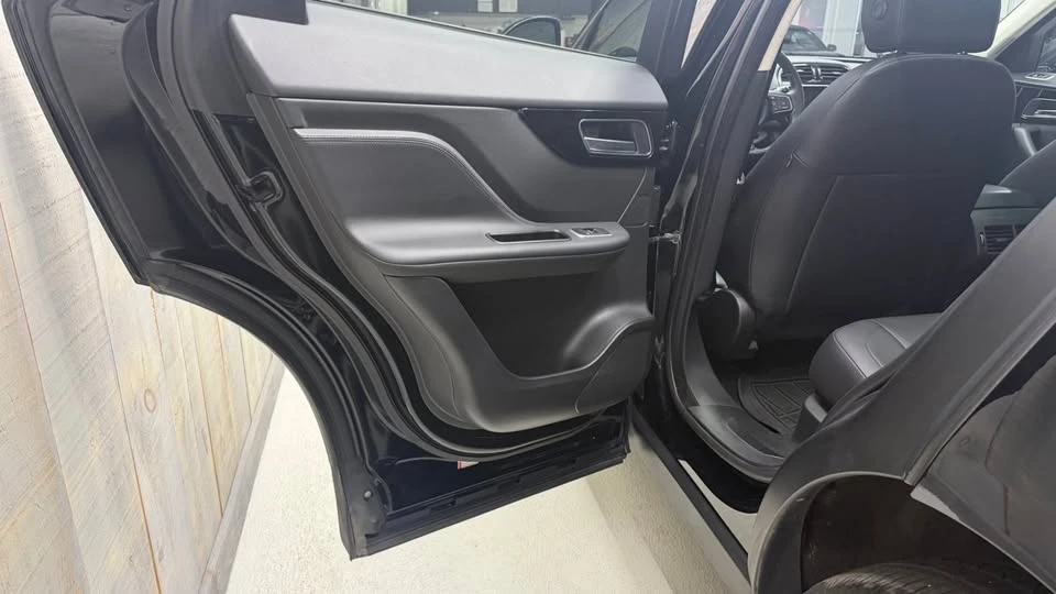 2020 Jaguar F-Pace - Image 17 of 19