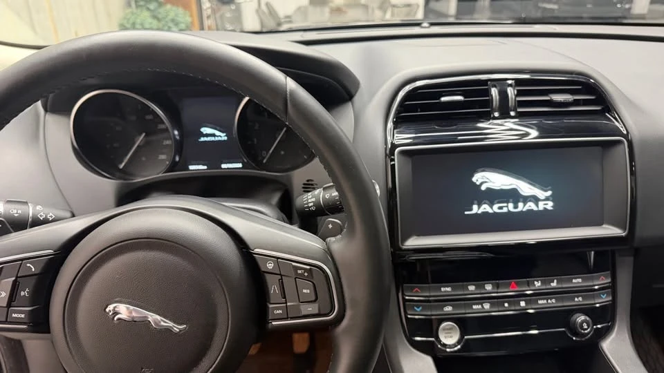 2020 Jaguar F-Pace - Image 11 of 19