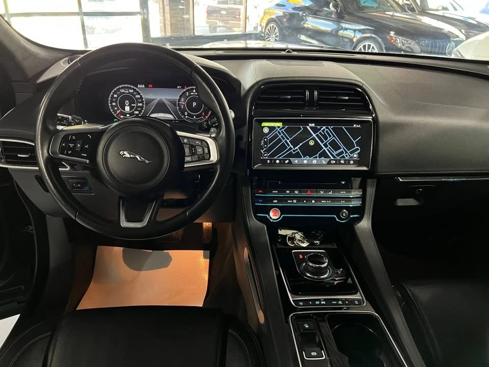 2020 Jaguar F-Pace - Image 9 of 17