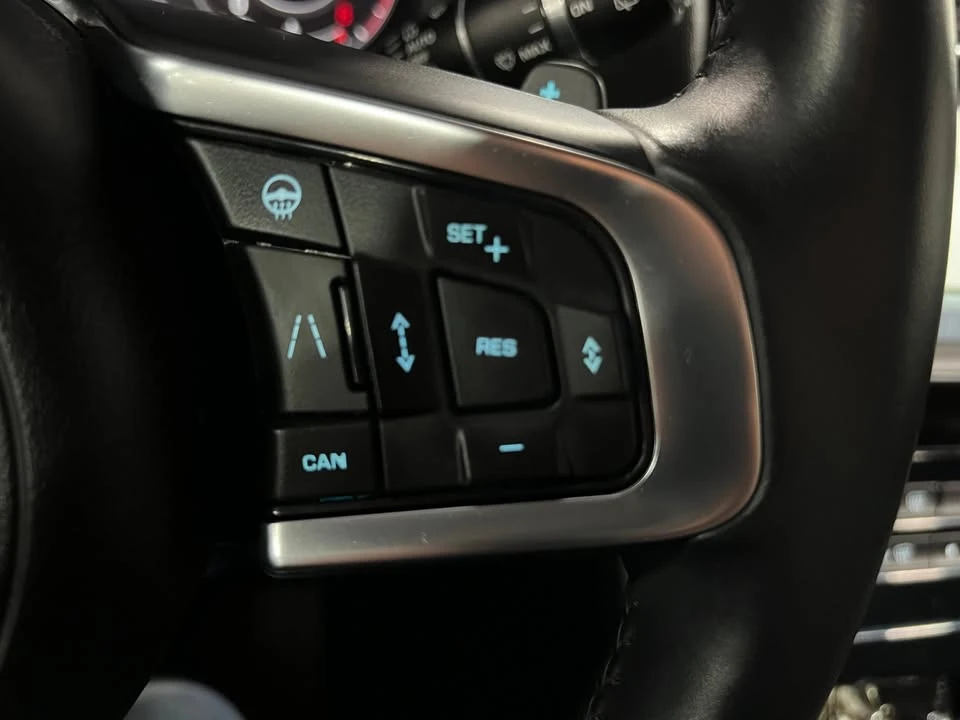 2020 Jaguar F-Pace - Image 15 of 17