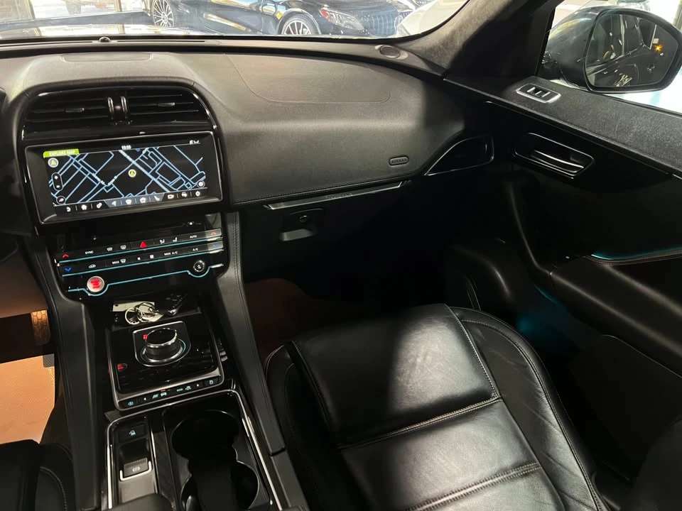 2020 Jaguar F-Pace - Image 10 of 17