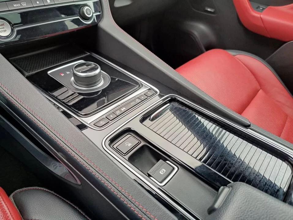 2020 Jaguar F-Pace - Image 17 of 19