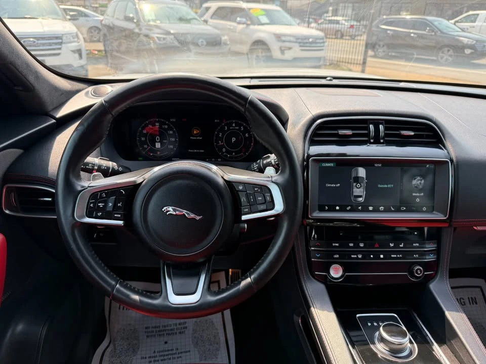 2020 Jaguar F-Pace - Image 5 of 13