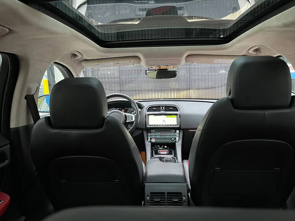 2020 Jaguar F-Pace - Image 9 of 18