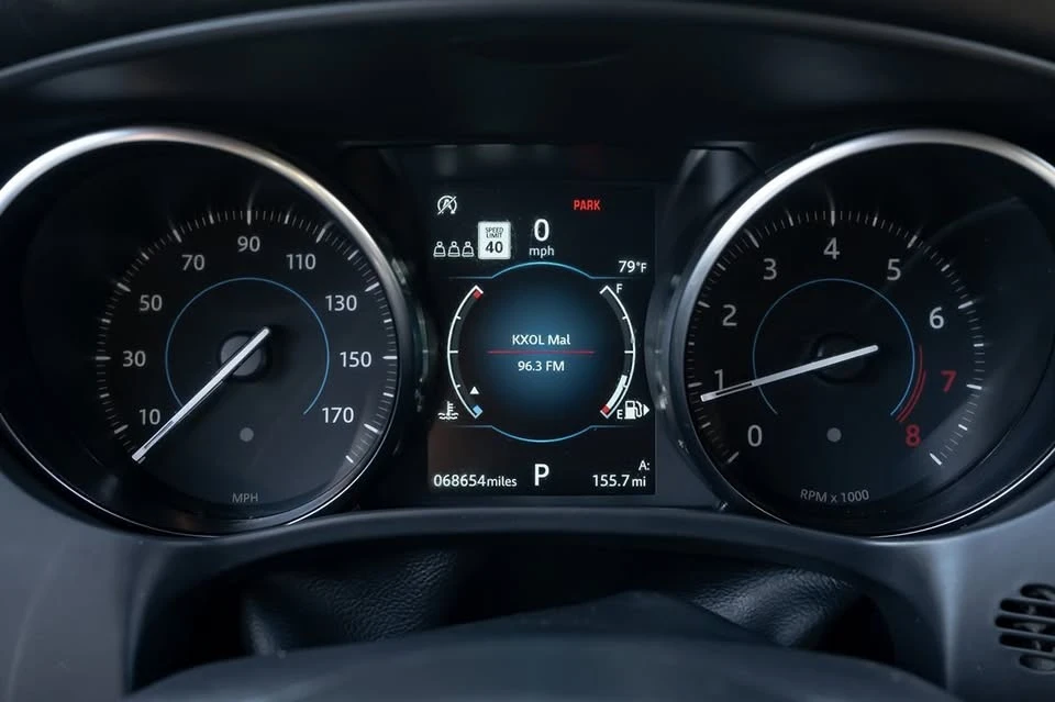 2020 Jaguar F-Pace - Image 7 of 15