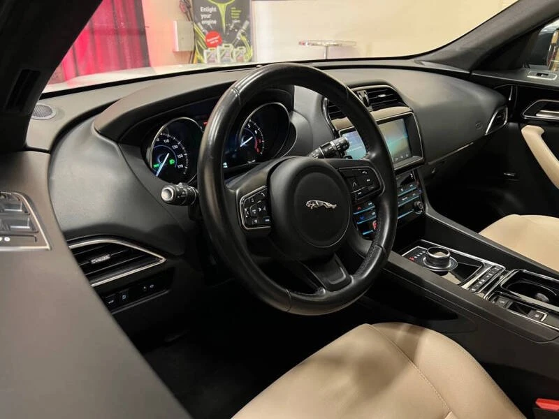2020 Jaguar F-Pace - Image 7 of 17