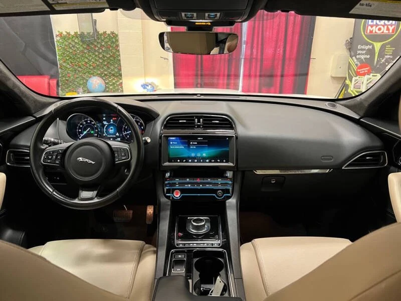 2020 Jaguar F-Pace - Image 8 of 17