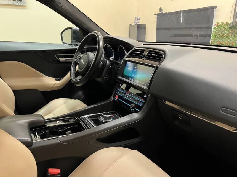 2020 Jaguar F-Pace - Image 9 of 17