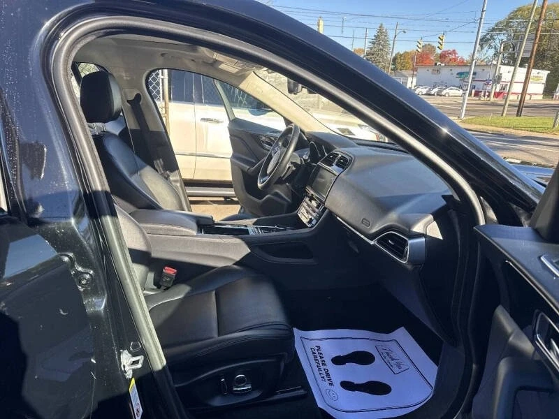 2020 Jaguar F-Pace - Image 11 of 17