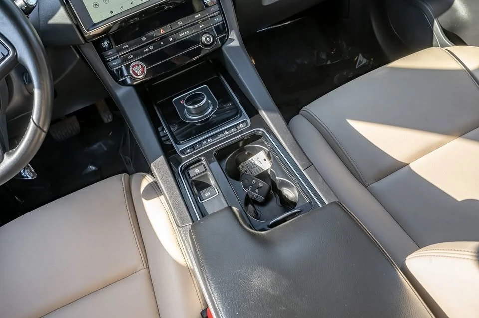 2020 Jaguar F-Pace - Image 7 of 13
