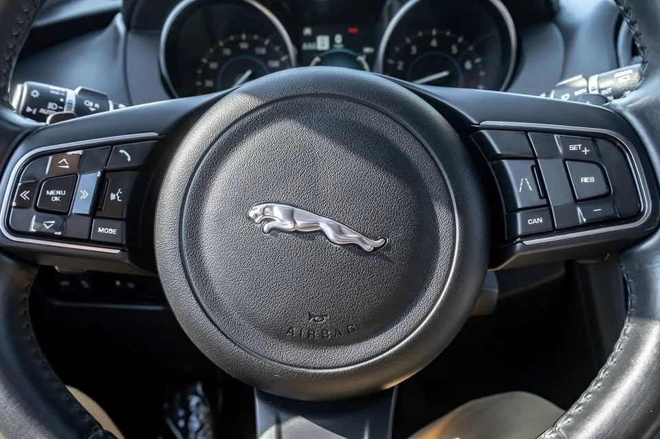 2020 Jaguar F-Pace - Image 6 of 13