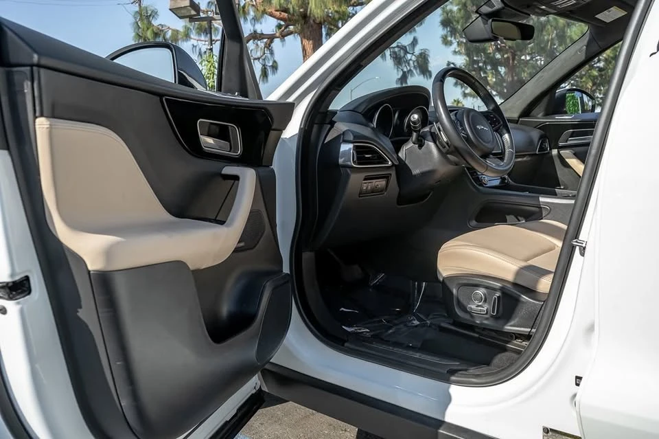 2020 Jaguar F-Pace - Image 9 of 13