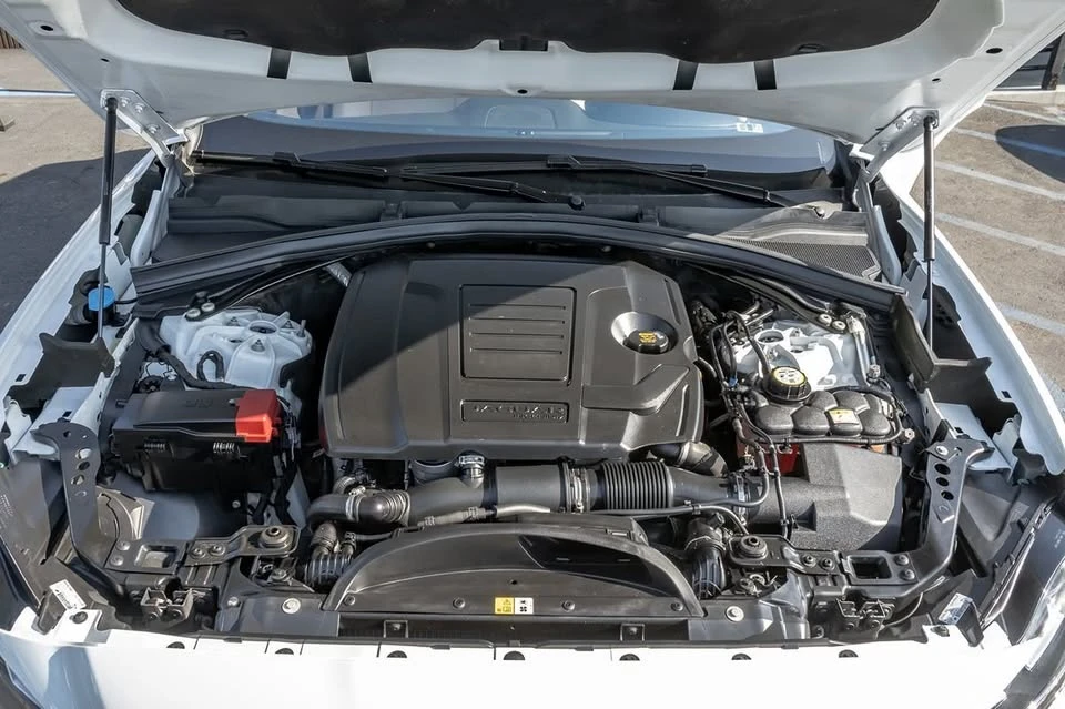 2020 Jaguar F-Pace - Image 8 of 13