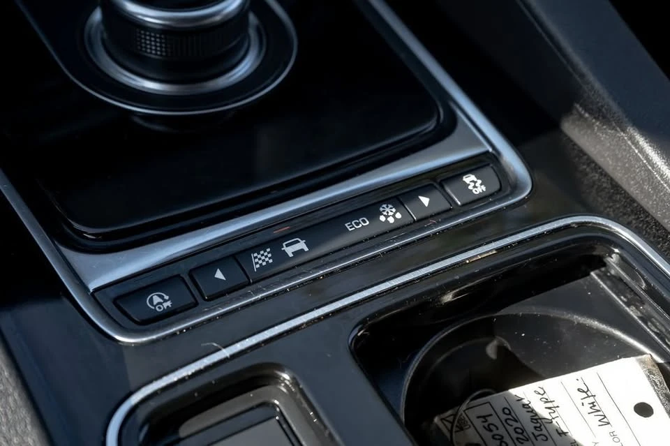 2020 Jaguar F-Pace - Image 5 of 13