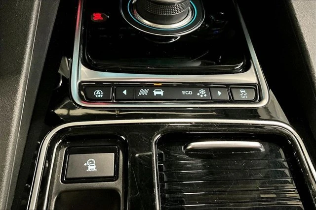 2020 Jaguar F-Pace - Image 15 of 20