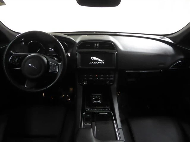 2020 Jaguar F-Pace - Image 8 of 20