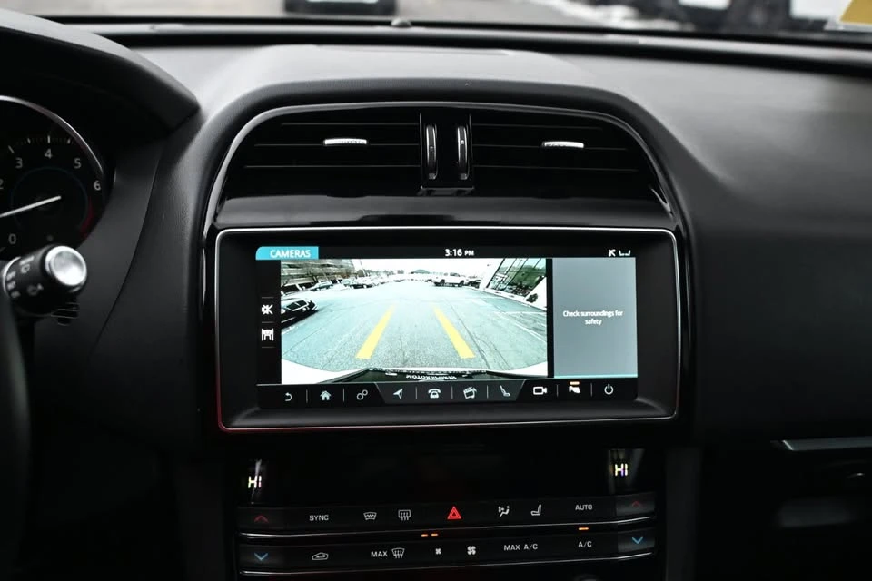 2020 Jaguar F-Pace - Image 7 of 12