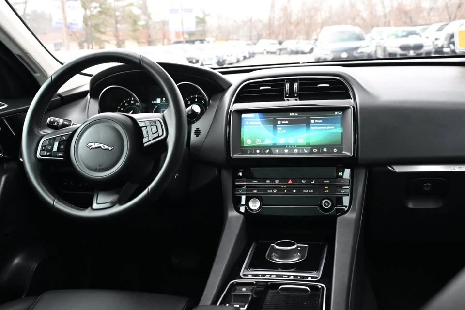 2020 Jaguar F-Pace - Image 8 of 12
