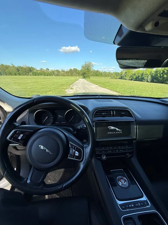 2020 Jaguar F-Pace - Image 8 of 13