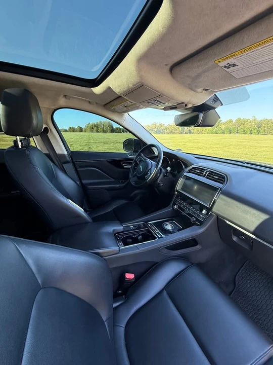 2020 Jaguar F-Pace - Image 9 of 13