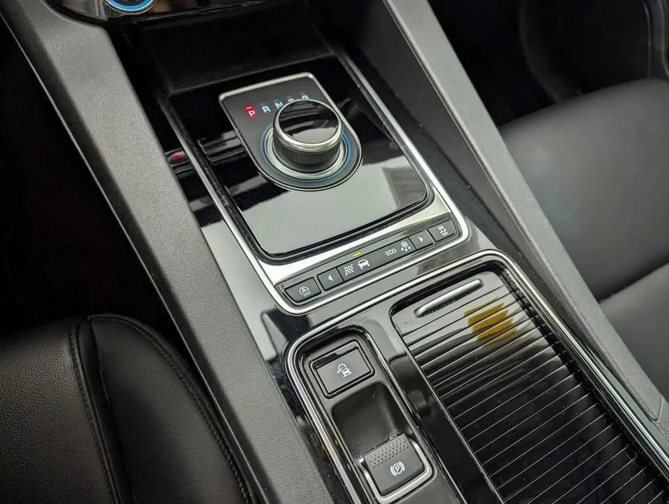 2020 Jaguar F-Pace - Image 4 of 12