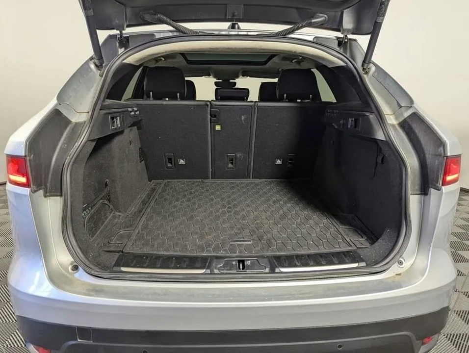 2020 Jaguar F-Pace - Image 8 of 12
