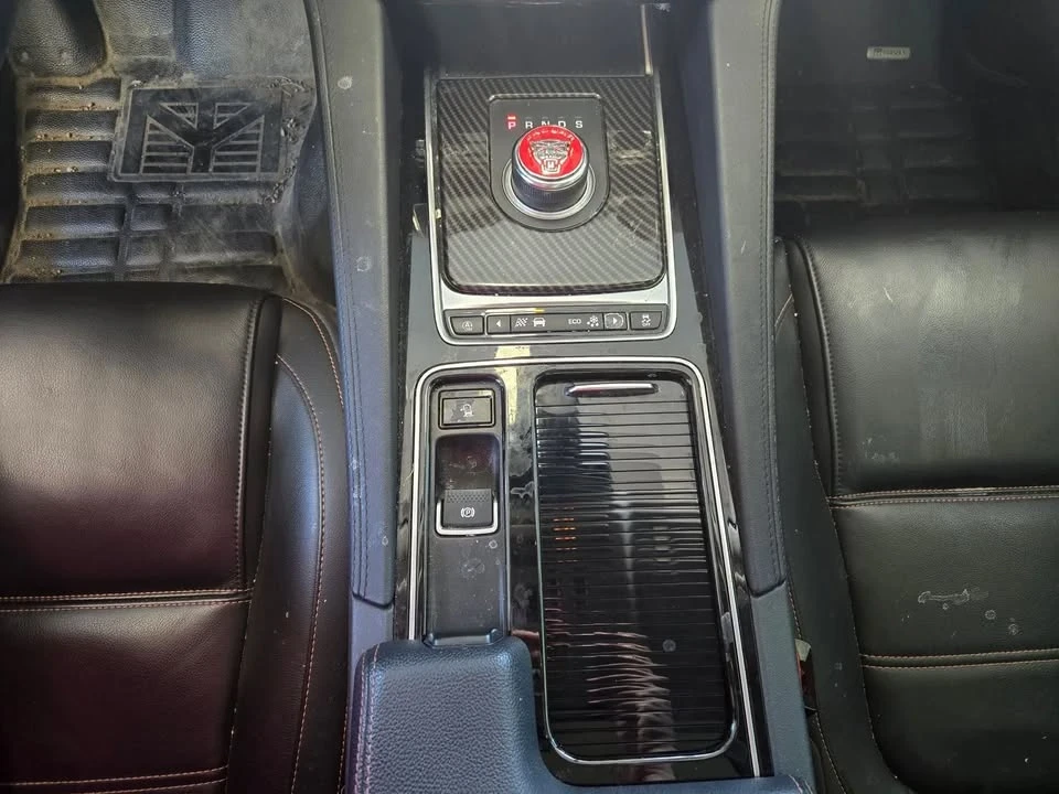 2020 Jaguar F-Pace - Image 15 of 19