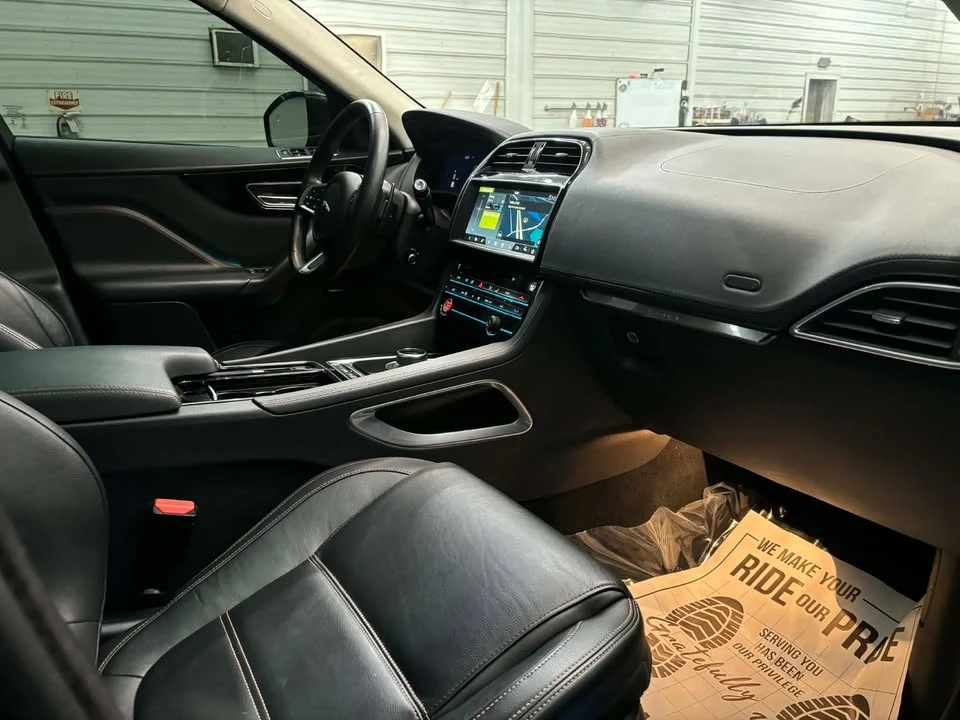 2020 Jaguar F-Pace - Image 15 of 19