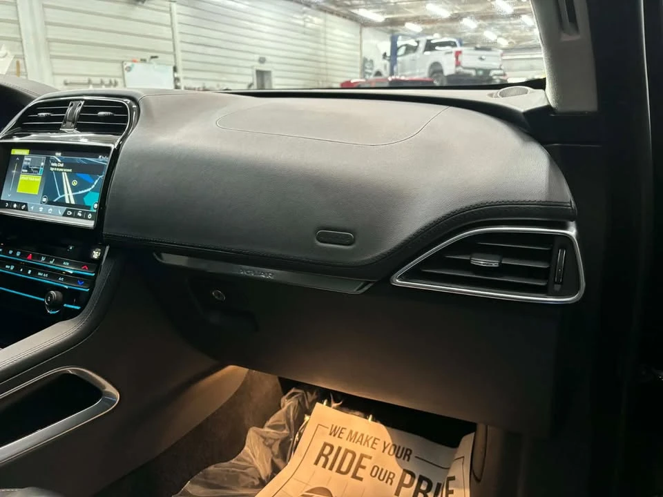 2020 Jaguar F-Pace - Image 17 of 19