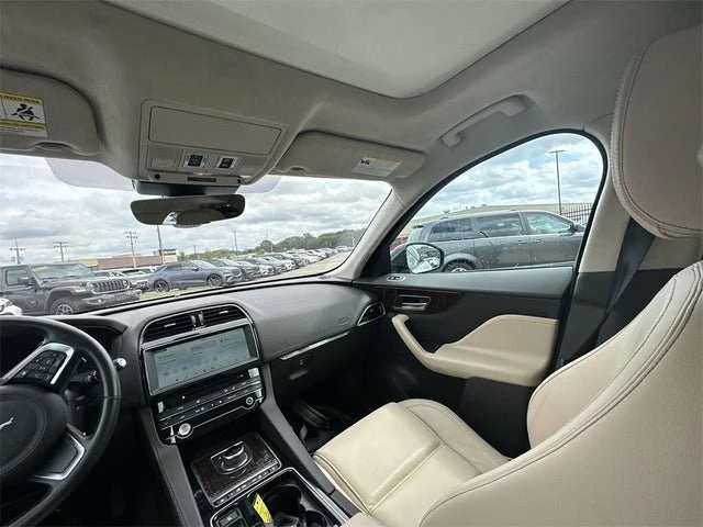 2020 Jaguar F-Pace - Image 11 of 20