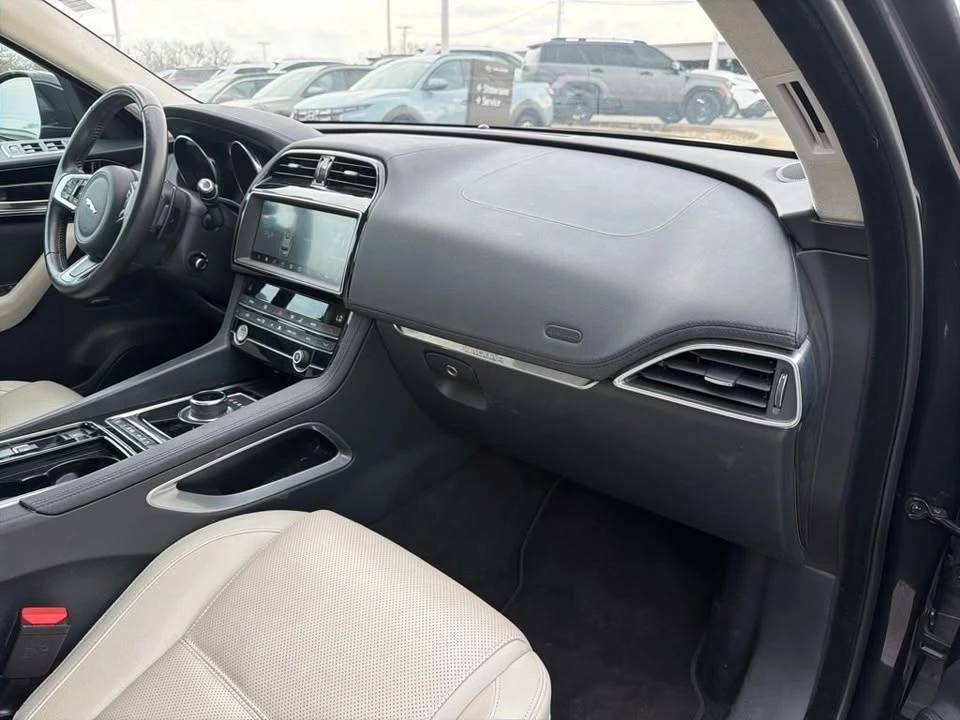 2020 Jaguar F-Pace - Image 9 of 10