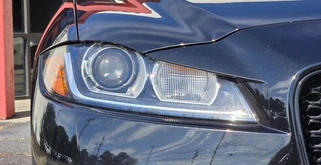 2020 Jaguar F-Pace - Image 11 of 16