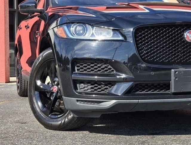 2020 Jaguar F-Pace - Image 9 of 16