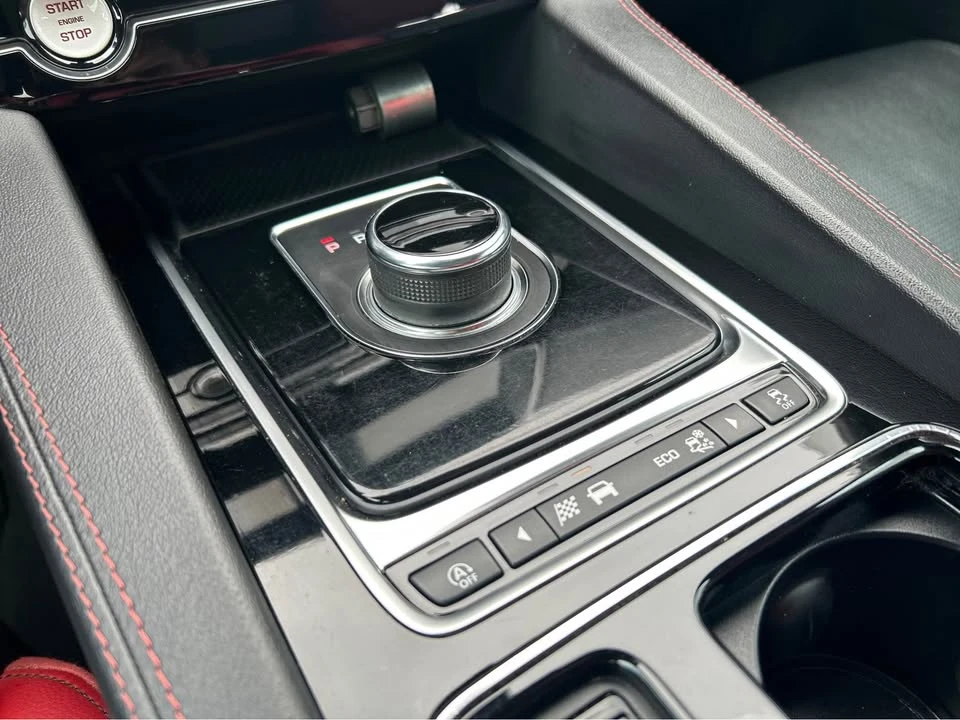 2020 Jaguar F-Pace - Image 15 of 19