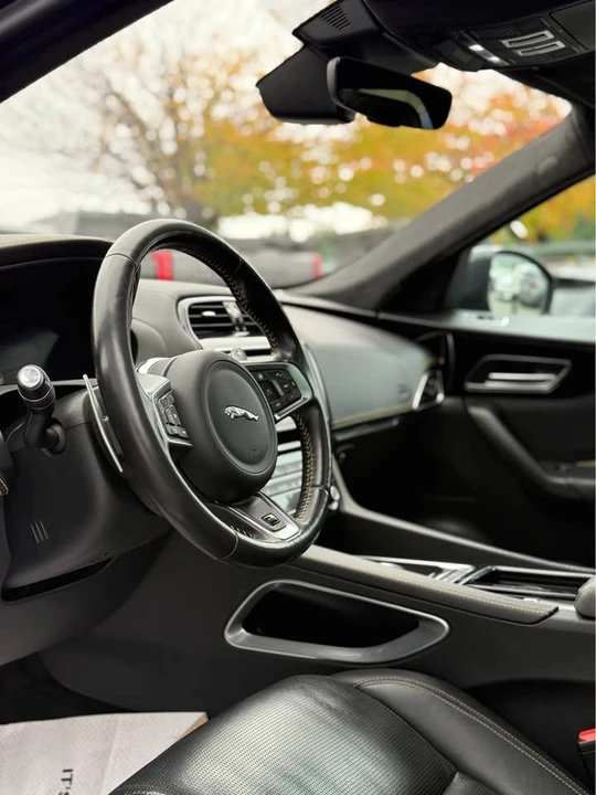 2020 Jaguar F-Pace - Image 8 of 10