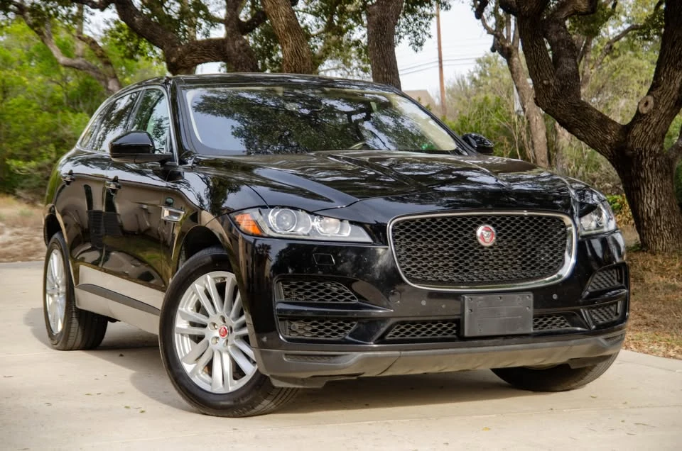 2020 Jaguar F-Pace - Image 2 of 20