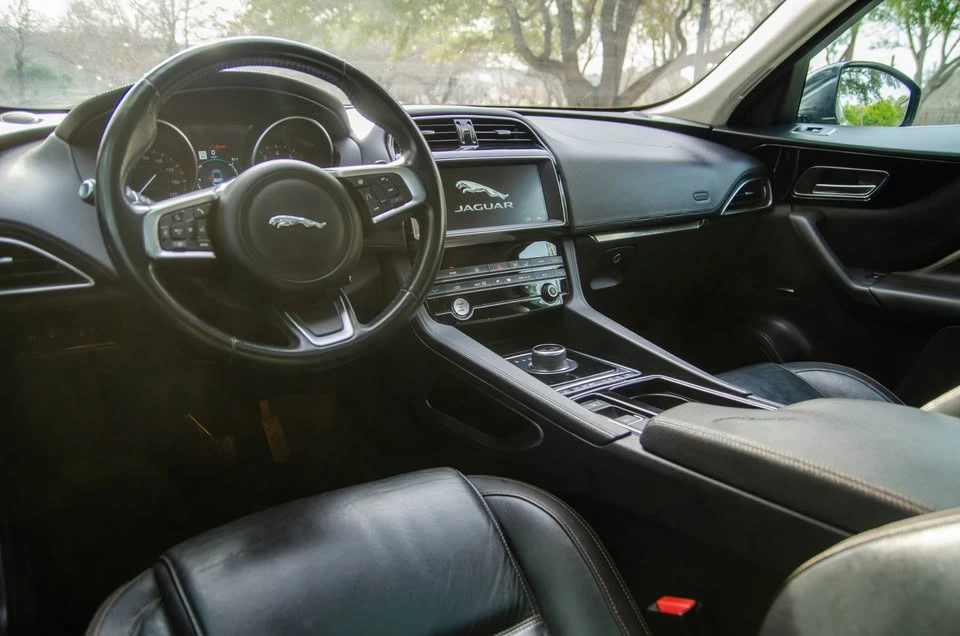 2020 Jaguar F-Pace - Image 18 of 20