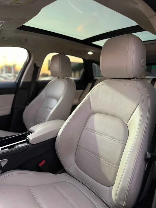 2020 Jaguar F-Pace - Image 9 of 12