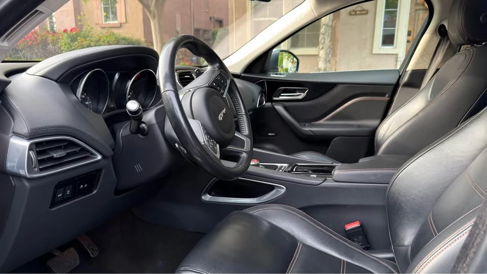 2020 Jaguar F-Pace - Image 10 of 16