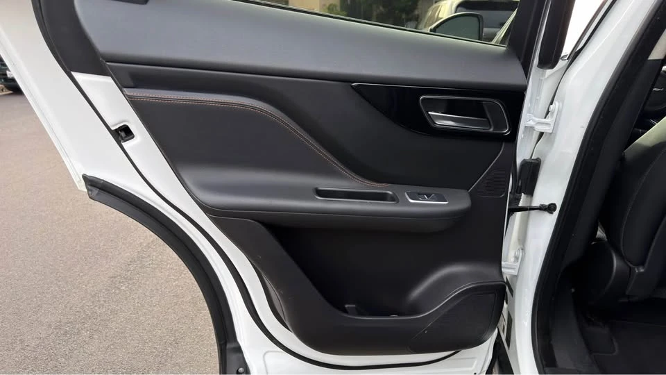 2020 Jaguar F-Pace - Image 15 of 16