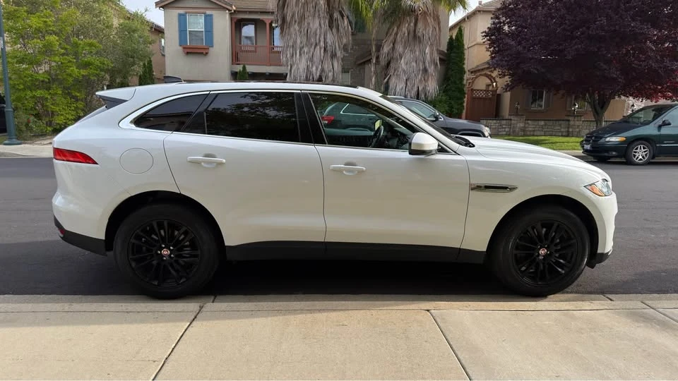 2020 Jaguar F-Pace - Image 3 of 16