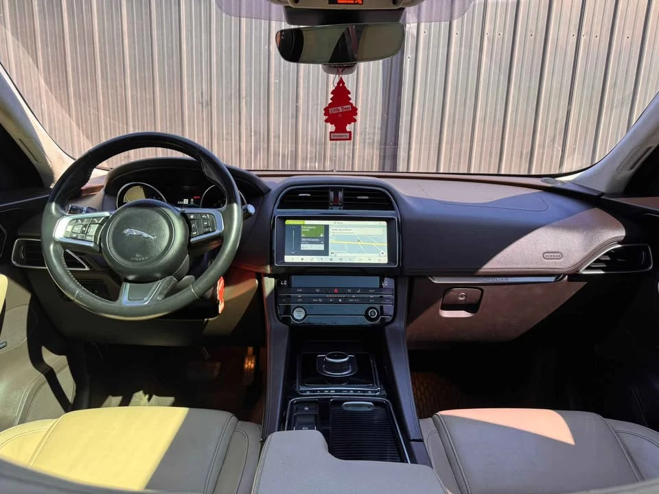 2020 Jaguar F-Pace - Image 4 of 10