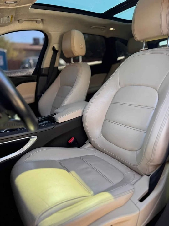 2020 Jaguar F-Pace - Image 5 of 10
