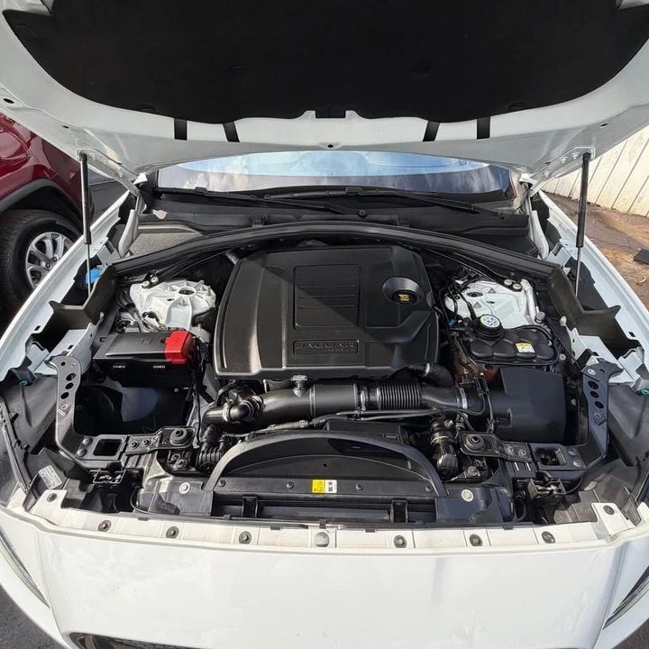 2020 Jaguar F-Pace - Image 8 of 17
