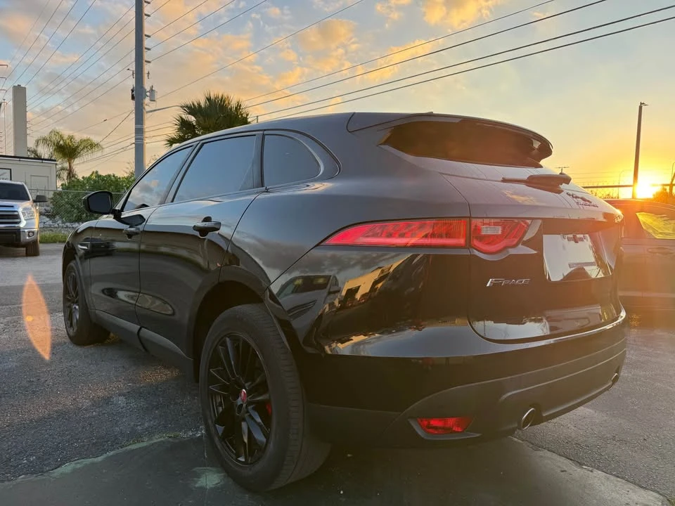 2020 Jaguar F-Pace - Image 3 of 18